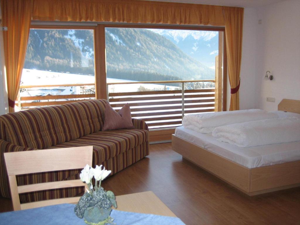 Garni - Appartement Neumairhof Rasun di Sopra Room photo